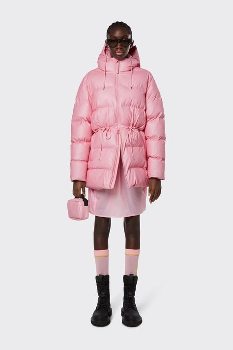 RAINS Puffer W Jacket Jackets RAINS Ultrasonic Welding, Cool Coats, Europe Winter, Minimal Look, Black Puffer, Winter Jackets Women, Pink Sky, Pink Outfits, Line Jackets