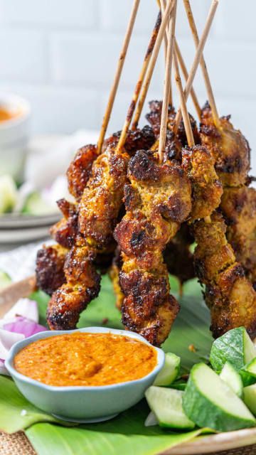 Malaysian Chicken Satay - El Mundo Eats Malaysian Chicken Satay, Malaysian Chicken, Malaysian Recipes, Satay Chicken, Malay Food, Malaysian Cuisine, Spicy Peanut Sauce, Chicken Satay, Spicy Peanuts