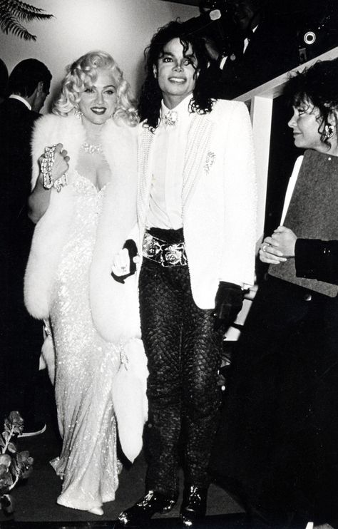 Michael and Madonna at Oscar after party at Spago 1991. Guy Ritchie, Joseph Jackson, King Of Pop, Jackson Family, Jackson 5, The Jacksons, King Of Pops, Michael J, Jolie Photo