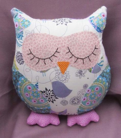 Owl s for life Owl Craft, Owl Sewing, Owl Cushion, Owl Pillow, Popular Crafts, Owl Crafts, Owl Patterns, Fabric Toys, Textile Crafts