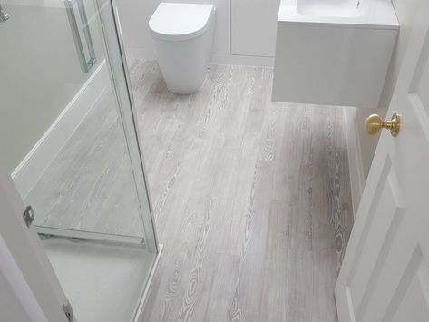 Grey Wood Bathroom Ideas, Amtico Flooring Bathroom, Amtico Flooring Kitchen, Bathroom Lino, Grey Wooden Floor, Wood Tile Bathroom Floor, Amtico Spacia, Grey Wood Tile, Grey Vinyl Flooring