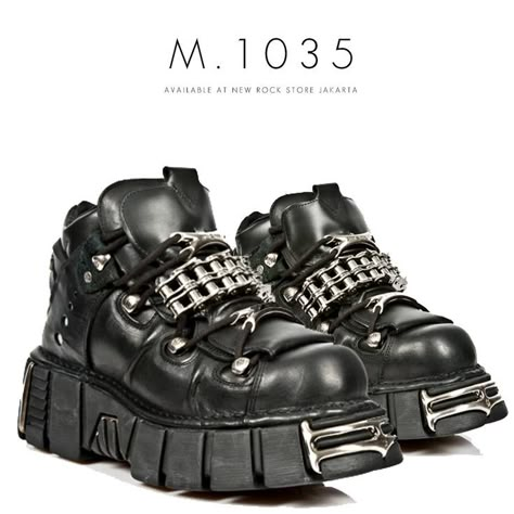 New Rock M106, New Rock Shoes Outfit, New Rock Shoes, New Rocks, Goth Fits, New Rock Boots, Alternative Shoes, Goth Shoes, Motorcycle Chain