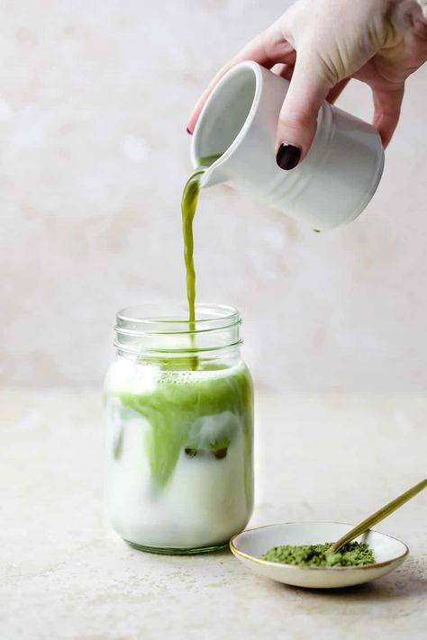 Matcha Latte Starbucks, Vanilla Matcha Latte, Matcha Tea Latte, Starbucks Vanilla, Matcha Latte Recipe, Best Matcha, Iced Matcha Latte, Matcha Recipe, Coconut Almond