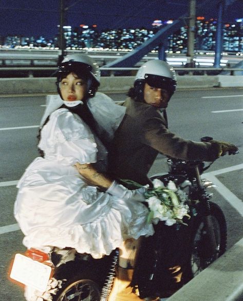 Couple Vintage Photoshoot, 80s Hong Kong, Motorcycle Wedding Pictures, Hong Kong Wedding, Japan Wedding, Vintage Wedding Photography, Marriage Photos, Korean Wedding, Pre Wedding Shoot