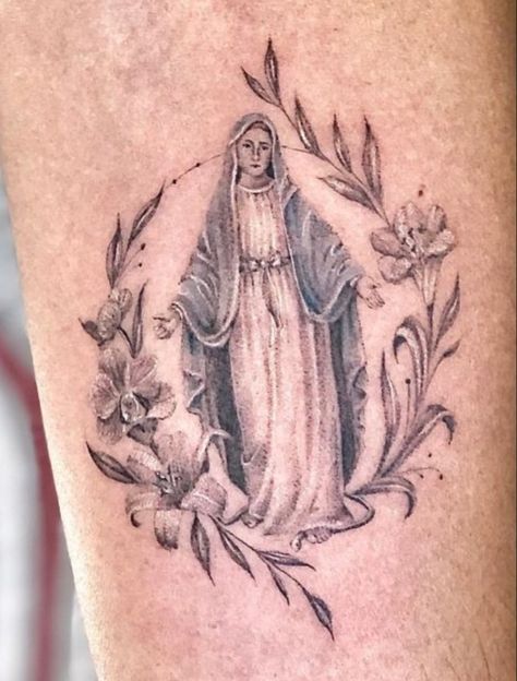 Lady Of Fatima Tattoo, Blessed Mother Tattoo, Mary Tattoos Catholic, Robin Tattoos, Virgen Mary Tattoo, Mother Mary Tattoos, Robin Tattoo, Catholic Tattoos, Virgin Mary Tattoo