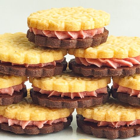 Classic Neapolitan Flavored Custard Cream Sandwich Cookies British Custard, Cream Sandwich Cookies, Oreo Filling, Chocolate And Strawberry, Neapolitan Ice Cream, Custard Cream, Strawberry Powder, Custard Powder, Strawberry Flavor