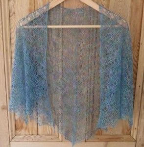 Doily Diagram, Lace Shawl Pattern, Beau Crochet, Crochet Styles, Lace Poncho, Crochet Lace Shawl, Irish Crochet Dress, Crochet Scarf Pattern Free, Crochet Lace Dress