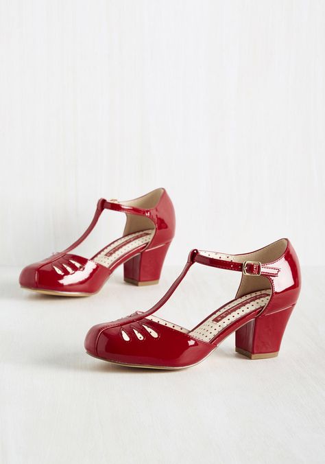 Shimmer Down Now Heel in Cherry Gloss, #ModCloth 1940s Shoes, Vintage Inspired Shoes, Vintage Style Shoes, Glamour Vintage, Heels Red, Mid Heels Pumps, Strappy Shoes, T Strap Heels, Shoes Heel