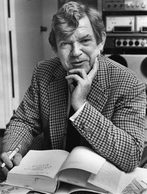 Robert Hughes, my favorite critic of art and life.  I can't believe he's gone! Robert Hughes, It Book, Hes Gone, Essayist, Currently Reading, Book Writer, Tv Host, Successful People, Washington Post