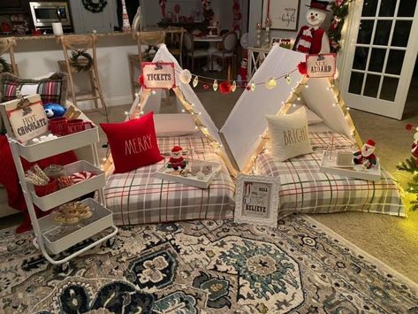 Christmas Movie Night Tent, Christmas Eve Sleepover, Christmas Sleepover Tents, Christmas Teepee Sleepover, Christmas Tent Party, Aunt Goals, Christmas Beds, Christmas Hangout, Xmas Sleepover