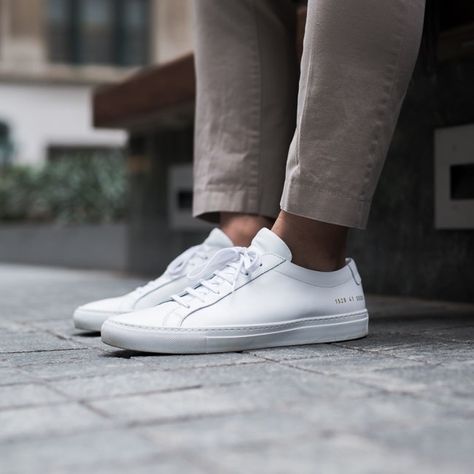 White Shoes Outfit Men Casual, White Sneakers Men Outfit, Sneakers Men Outfit, White Shoes Outfit Men, Shoe Content, Mens Business Casual Shoes, White Shoes Outfit, Casual White Sneakers, Best White Sneakers