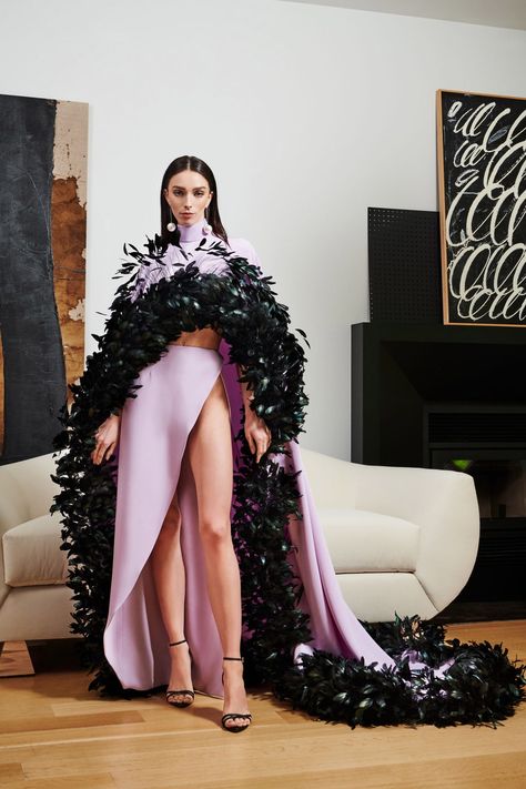 Feather Outfit, Resort 2024, Fashion Gowns, Christian Siriano, Asymmetrical Skirt, Red Carpet Fashion, Couture Dresses, Couture Fashion, Runway Fashion