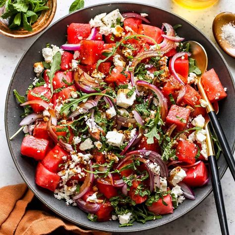 9 Salads to Make this Summer Feta Watermelon Salad, Feta Watermelon, Watermelon Salad Recipes, Sommer Mad, Watermelon Feta Salad, Mint Salad, Watermelon And Feta, Dinner Party Summer, Watermelon Salad