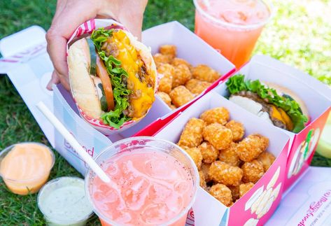 Coachella Food Ideas, Festival Party Food, Festival Drinks, Festival Food, Food Festival Branding, Food Good For Liver, Food Festival Design, Coachella Food, Food Festivals Event