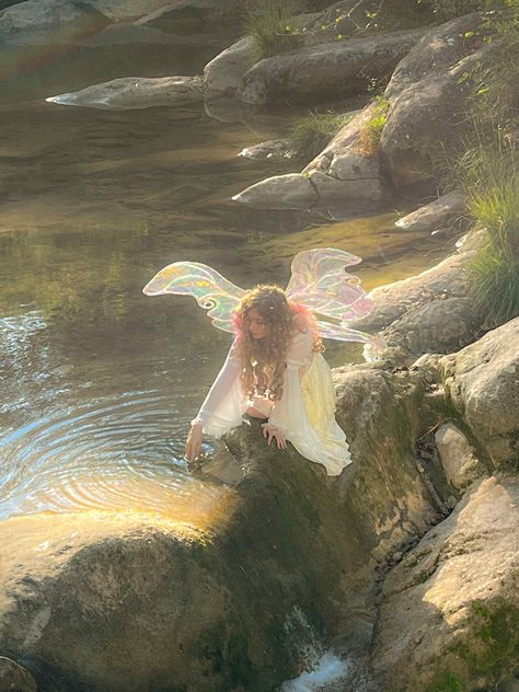 fairy nature magic legend lake cottage core aesthetic dream dreamy beautiful nature water dress white green yellow blonde curly hair elf flowers sunlight summer spring wings fly flying playing pose wild Dnd Fairy Aesthetic, Summer Fantasy Aesthetic, Fairy Wings Photoshoot, Summer Fairy Aesthetic, Air Fairy Aesthetic, Yellow Fairy Aesthetic, Element Fairies, Fairy Fantasy Aesthetic, Ethereal Fairy Aesthetic