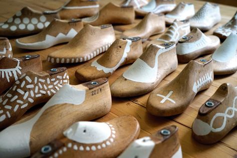 Edwardian Shoes, Diy Slippers, Shoe Molding, Work Shoes Women, Wooden Shoe, Diy Fashion Hacks, Wood Shoes, Shoe Last, Wooden Shoes