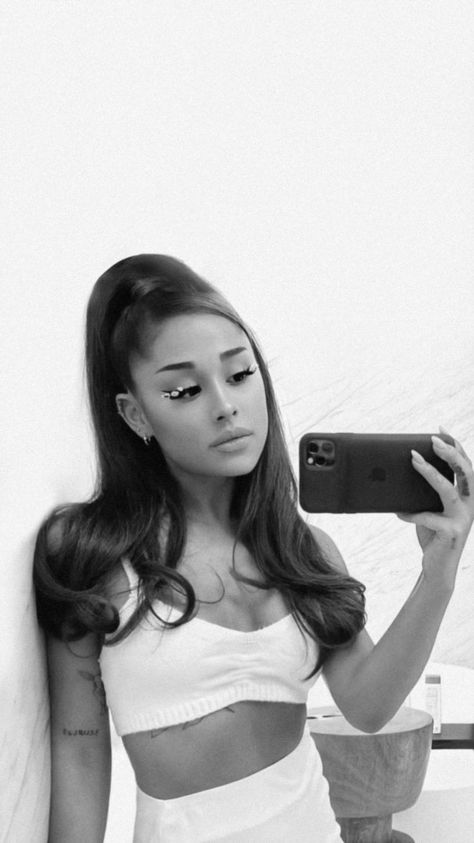 Barbie High Ponytail Hairstyle, Ariana Grande Hairstyles, Ariana Grande Ponytail, Big Ponytail, Adriana Grande, Ariana Grande Hair, Pretty Icons, Curled Ponytail, Prom 2022