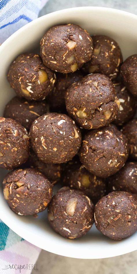 No Bake Chocolate Hazelnut Energy Bites Recipe + VIDEO Bariatric Pizza, Energy Bites Recipe, Peanut Butter Energy Balls, Peanut Butter Energy Bites, Ball Exercise, Energy Bites Recipes, Healthy Protein Meals, Snack Healthy, Energy Bar