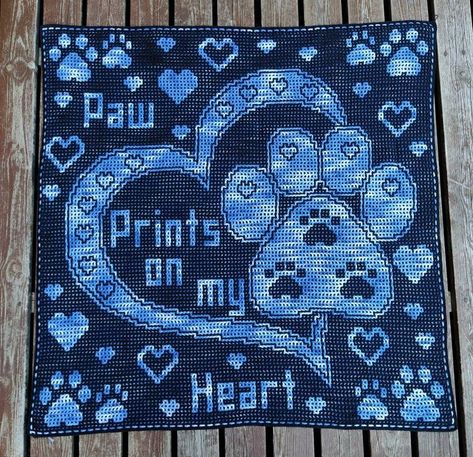 Paw Crochet, Crochet Mickey Mouse, Crochet Mosaic, Crochet Dreams, Crochet Overlay, Graph Crochet, Cross Stitch Fonts, Crochet Christmas Gifts, Mosaic Crochet