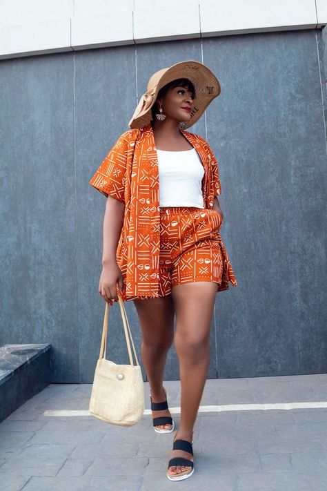 Shorts Ankara Outfits Women, Adire Styles, Ankara Kimono, Kitenge Designs, Ankara Dress Designs, Fancy Short Dresses, Afrocentric Fashion, 2piece Outfits, Corporate Dress