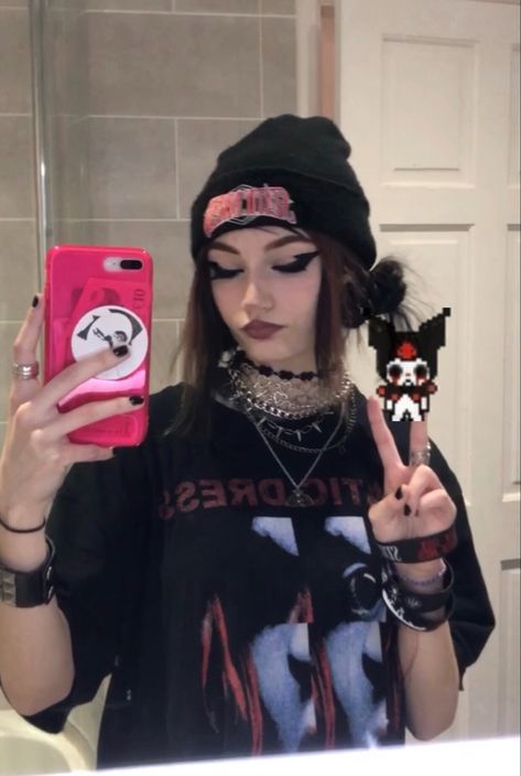 Egirls Outfit, Metalhead Girl Outfits, Grunge Emo Aesthetic, Outfits Alt, Metalhead Girl, Fall Fashion Skirts, Chica Cool, Famous Outfits, Alt Girls