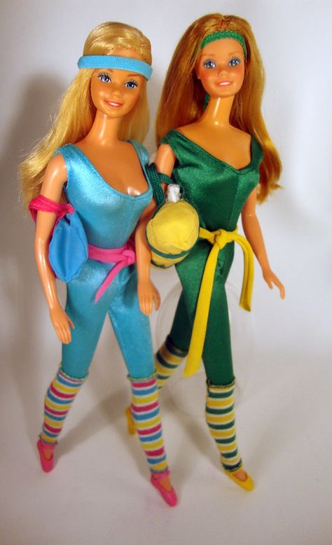 Great Shape Barbie Uk vs.Great Shape Standard Barbie 1983 | Flickr 80s Barbie, 1980s Barbie, Barbie Hairstyle, Barbie 80s, Barbie Outfits, Barbie Costume, Im A Barbie Girl, Doll Clothes Barbie, Barbie Style