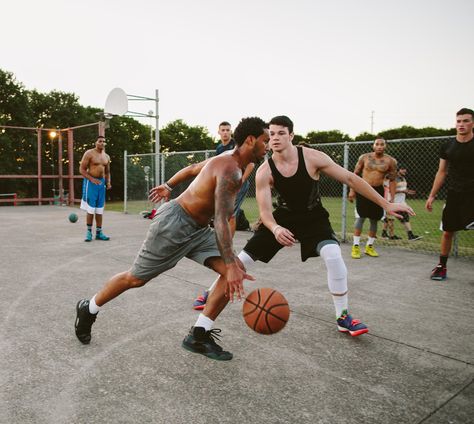 Kobe Photos, Pickup Basketball Aesthetic, Pick Up Basketball, Basketball Photography Outdoor, Outdoor Basketball Court Photography, Street Basketball Aesthetic, Basketball Street, Street Basketball Court, People Playing Basketball