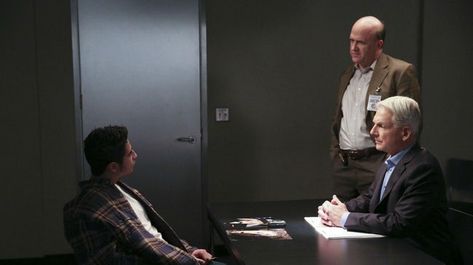 Everything You've Ever Wanted To Know About Police Interrogation Methods Police Interrogation, Interrogation Room, Ncis Gibbs Rules, Gibbs Rules, Leroy Jethro Gibbs, Mark Harmon, Blood Brothers, Playing With Hair, Leap Of Faith