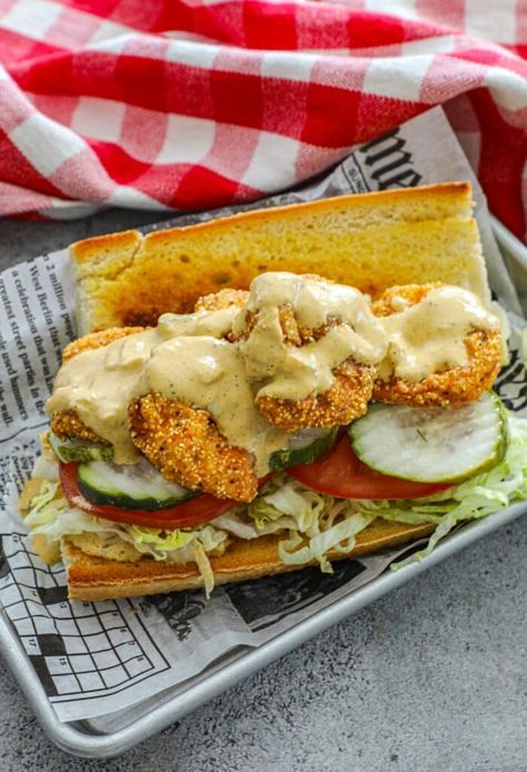 Fish Po Boy Sandwich Recipe, Po Boy Sandwich Recipe, Poboy Sandwich Recipe, Fried Fish Sandwich, Crispy Fried Fish, Sandwich Inspiration, Fish Sandwich Recipes, Flatbread Sandwiches, Po Boy Sandwich