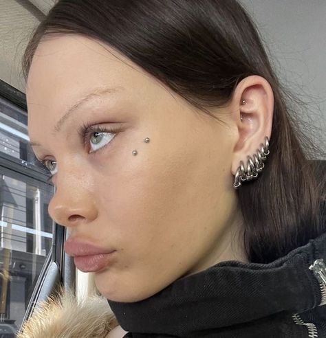 under eye piercing Face Dermal, Cool Ear Piercings, Face Piercings, Cool Piercings, Facial Piercings, Cute Piercings, Dermal Piercing, Eyebrow Piercing, Body Jewelry Piercing