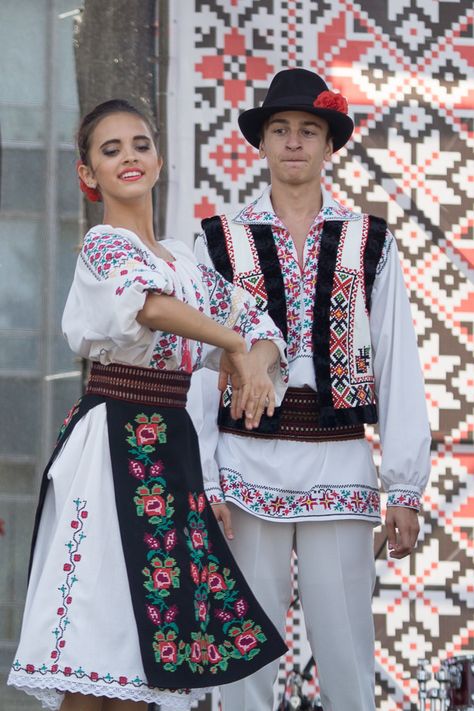 Moldova Traditional Costume, Moldovan Traditional Clothing, Romania Traditional Clothes, Chisinau Moldova, Ukrainian Dress, National Clothes, Culture Clothing, European Dress, National Dress