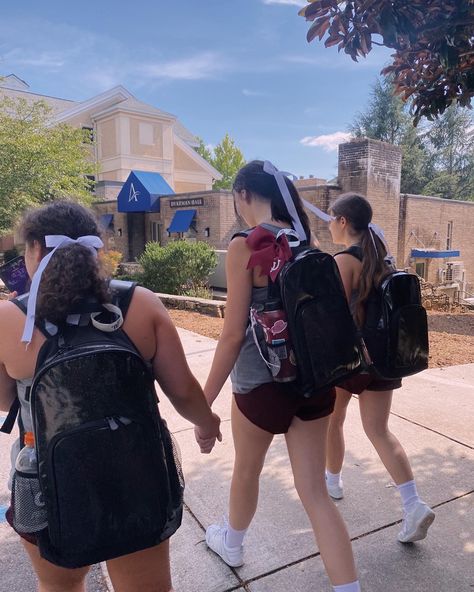 #cheer #uca #camp #friends Cheer Camp Aesthetic, Uca Cheer Camp Packing List, Cheerleader Lifestyle, Cheerleader Aesthetic Middle School, Uca Camp, Uca Cheer, Uca Cheer Camp, Camp Friends, Cheerleading Photos