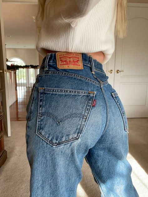 Levi’s Women Outfit, Oversized Levis Jeans, Aesthetic Levis Jeans, Thrifted Levi Jeans, Levis Pants Women, Levi 550 Jeans Women, Levi’s Boyfriend Jeans, Levi’s 550 Outfit, Levi's Jeans Women