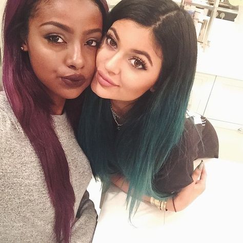 https://instagram.com/p/vSOCZznGtx/embed/?v=4 http://www.refinery29.com/2014/11/77812/kylie-jenner-dyed-hair-blue?utm_source=facebook.com&utm_medium=post&unique_id=entry_77812#page-2 Justine Skye Style, Style Kylie Jenner, Kylie Kardashian, Robert Kardashian Jr, Kylie Hair, Kylie Jenner Hair, Jenner Girls, Kylie Jenner Instagram, Justine Skye