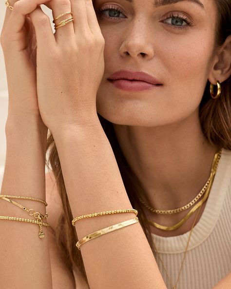 Elevate your everyday stack with the eye-catching Venice Bracelet. A classic herringbone chain designed to move with you. Wear it to the office, a special occasion or every day. This herringbone bracelet is sure to become a staple in your jewelry collection. Venice Bracelet in 18k Gold, Women's by gorjana Lifestyle Photography Jewelry, Gold Minimalist Jewelry Aesthetic, Old Money Bracelet Stack, Staple Gold Jewelry, Jewelry Model Poses Bracelets, Office Wear Jewellery, Gold Everyday Bracelet, Bracelet On Wrist, Minimalistic Accessories