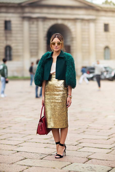 Gold Skirt Outfit, Leandra Medine, Giovanna Battaglia, Gold Skirt, Anna Dello Russo, Stockholm Street Style, Gold Outfit, Estilo Chic, Sarah Jessica Parker