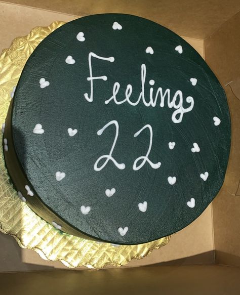 Birthday Cake Dark Green, Dark Green Cake Ideas, Dark Green Cake Aesthetic, Dark Green Birthday Cake, Green And Black Cake, Birthday 22 Aesthetic, Green Birthday Theme, Dark Green Cake, 22nd Birthday Cake