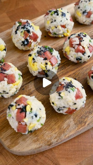 Asian Rice Balls Recipe, Healthy Rice Balls, Easy Korean Appetizers, Sushi Balls How To Make, How To Make Rice Balls Recipes, Spam Musubi Balls, How To Make Rice Balls, Riceball Recipes, Rice Balls Recipe Japanese