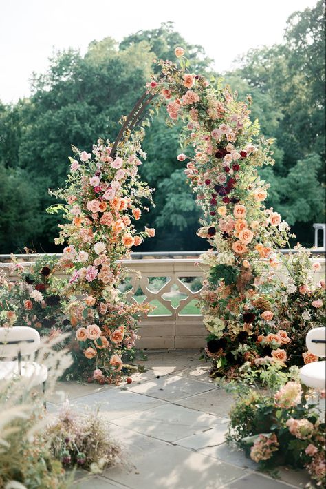 Ceremony imspiration floral arch woth cathedral shape Wooden Floral Arch, Wedding Alter Floor Flowers, Colorful Wedding Arbor, Ground Arch Wedding, Wedding Ceremony Arch Flowers, Fall Ceremony Arch, Ceremony Arch Flowers, Wedding Editorial Photography, Wedding Alter