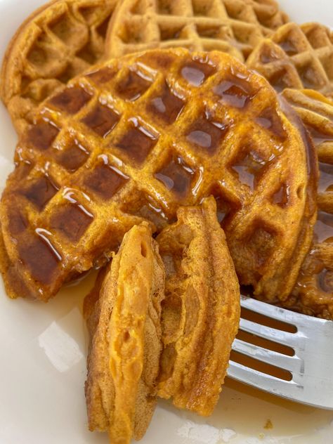 Easy & Fluffy Cinnamon Vegan Pumpkin Waffles – Peanut Butter and Jilly Oat Flour Pumpkin Waffles, Antinflammatory Recipes, Vegan Pumpkin Waffles, Grain Free Pumpkin Waffles, Healthy Pumpkin Spice Waffles, Vegan Gluten Free Pumpkin Waffles, Paleo Pumpkin Waffles, Pumpkin Waffles Recipe, Vegan Gluten Free Breakfast