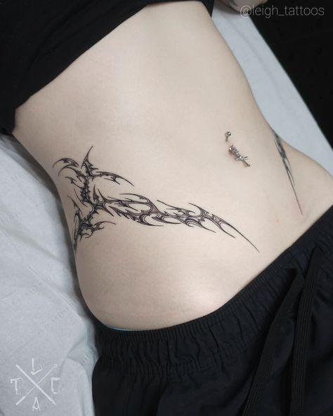 Hip Tattoos Both Sides, Cool Tattoos For Women Arm, Me As A Tattoo, Cybersigilism Tattoo Lower Back, Tattoo Ideas Cybersigilism, Cybersigilism Tattoo Stomach, Cybersigilism Hip Tattoo, Cool Hip Tattoos, Cybersigilism Tramp Stamp