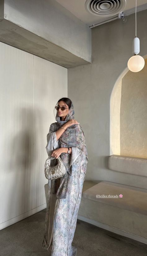 Alula Saudi Arabia Outfit, Abaya Casual Outfit, Dubai Fits Aesthetic, Abaya Street Style, Ramadan Outfits Casual, Hijab Business Outfit, Sports Cars Aesthetic, Luxury Abaya Dubai, Classy Hijab Outfits