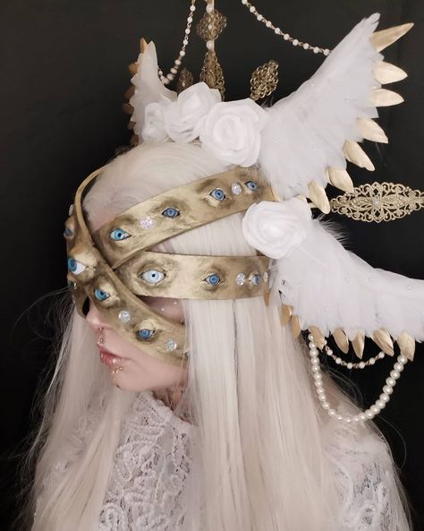 Angel Outfit Reference, Angel Head Piece, Bible Angel Costume, Angel Like Outfit, Angel Wing Headpiece, Angelic Outfits Drawing, Seraphim Angel Costume, Seraphim Headpiece, Angel Cosplay Aesthetic