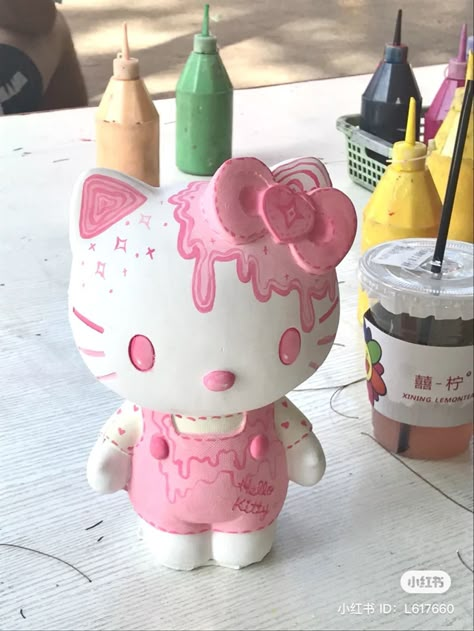 Hello Kitty Clay Art, Sanrio Clay Art, Hello Kitty Statue, Clay Hello Kitty, Sanrio Clay, Hello Kitty Clay, Kawaii Painting, Hello Kitty Diy, Kids Craft Kits