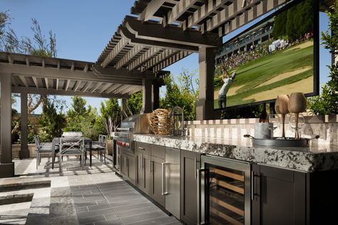 Luxury Outdoor Kitchen, Design Grill, Modern Outdoor Kitchen, Outdoor Kitchen Bars, Outdoor Kitchen Appliances, Outdoor Kitchen Design Layout, Patio Kitchen, Backyard Kitchen, Outdoor Kitchen Patio