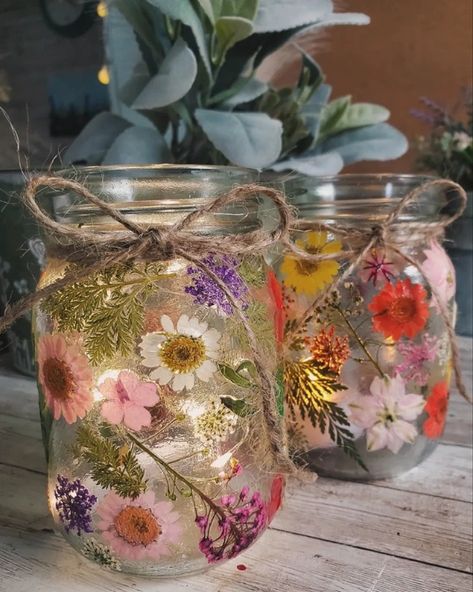 Flower Jars, Mason Jar Christmas Crafts, Floral Vases, Painting Glass Jars, Pressed Flower Crafts, Flowers In Jars, Vbs Crafts, Christmas Mason Jars, My Live