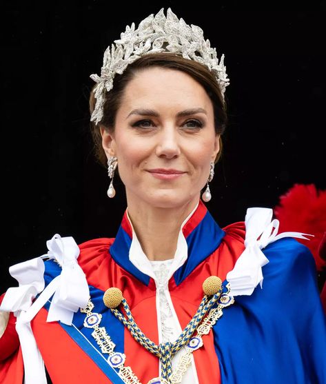 Royal Blue Coat, Principe William Y Kate, Coronation Gown, Lovers Knot Tiara, Princesa Elizabeth, Düşes Kate, Chef Club, Principe William, Kate Middleton Outfits