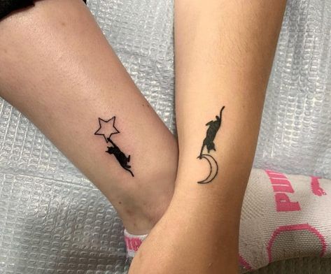 Best Friend Tattoo Ideas, Friend Tattoo Ideas, Matching Friendship Tattoos, Small Best Friend Tattoos, Best Friend Tattoo, Matching Bff Tattoos, Tattoo Guide, Matching Friend Tattoos, Cute Matching Tattoos