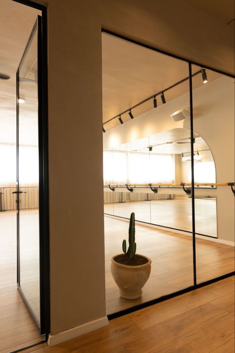 Barre Studio Design Ideas, Barre Studio Design, At Home Dance Studio, Dance Room In House, Dance Studio Ideas, Dance Studio Lobby, Home Pilates Room, Dance Studio Aesthetic, Pilates Yoga Studio