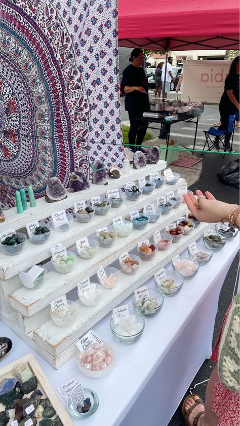 Essential Oil Market Stall, Crystal Booth Display Ideas, Crystal Stall Display Ideas, Crystal Market Stall Display Ideas, Jewelry Booth Display Ideas Craft Fairs, Bracelet Vendor Display, Crystal Market Stall, Fair Stall Ideas, Market Stall Display Ideas